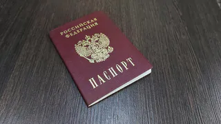 В Калуге школьникам вручили первые паспорта в преддверии Дня России