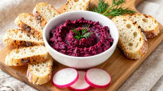 Закуска как из ресторана из обычной свёклы: нежный паштет с ореховой ноткой — постный хит всего за 10 минут
