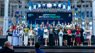 502 калужских школьников получили золотые медали из рук губернатора в технопарке "Профессионалитет"