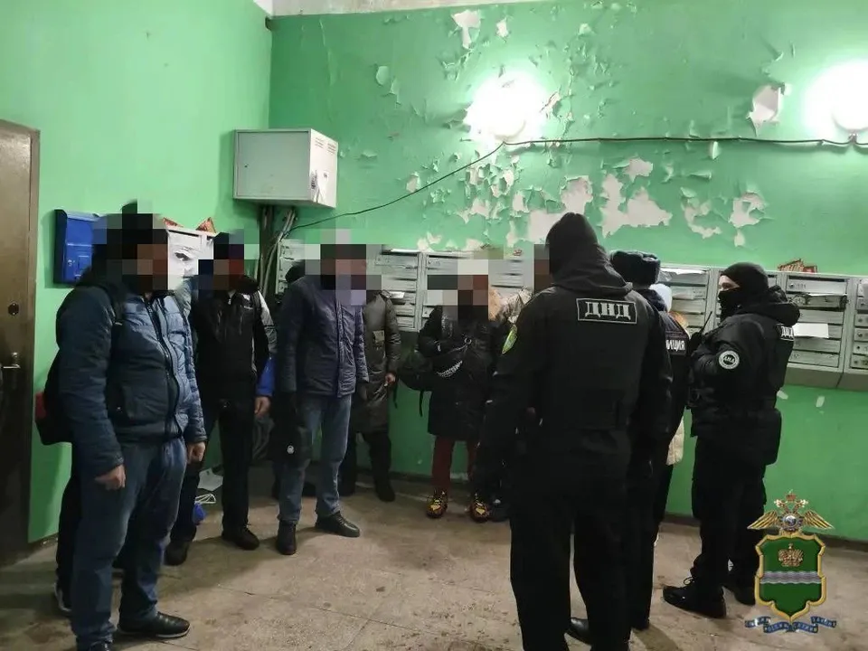В одном из городов Калужской области полиция и дружинники проверили 58 мигрантов, шестерым грозит депортация