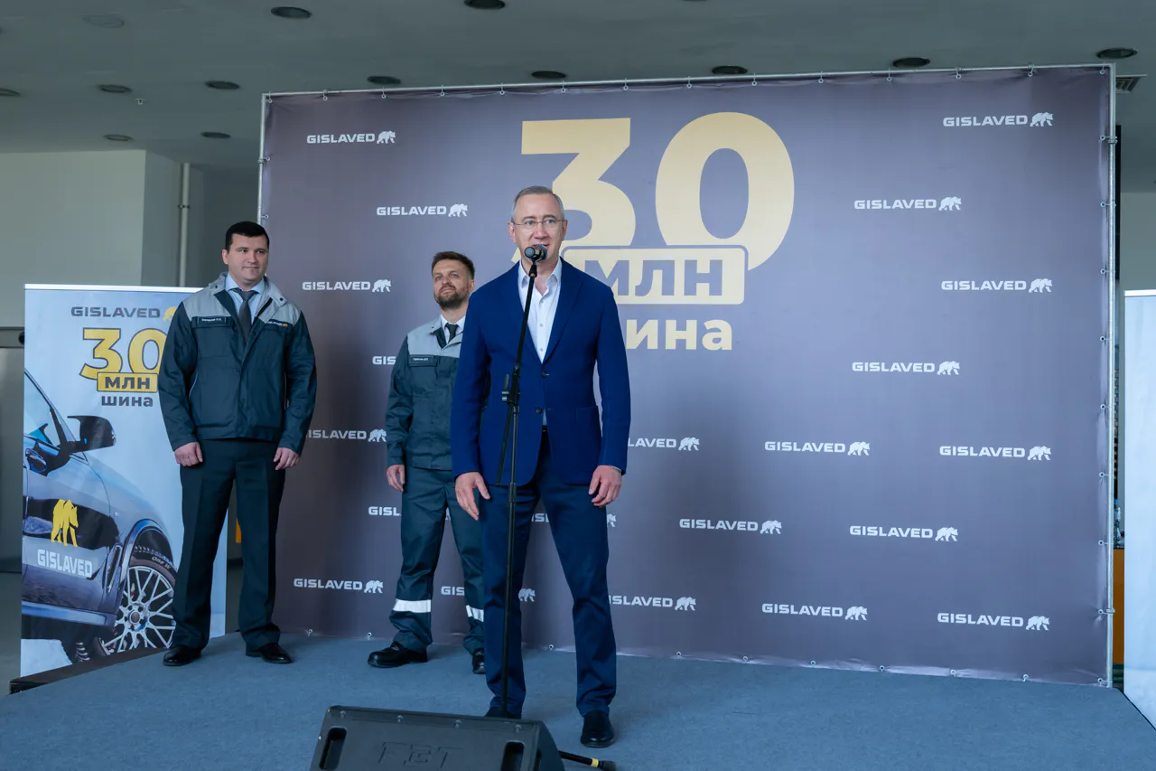 Губернатор Владислав Шапша поприветствовал создателей 30-миллионной шины на заводе в Калуге