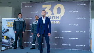 Губернатор Владислав Шапша поприветствовал создателей 30-миллионной шины на заводе в Калуге