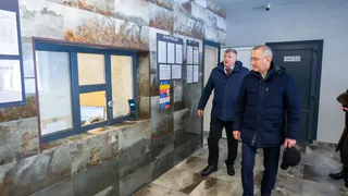 Во время рабочей поездки Владислав Шапша проверил обновлённый автовокзал и больницу в одном из районов