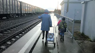 Дети теперь могут ехать в поезде одни: РЖД запустили услугу перевозки детей без родителей