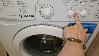 Гробила вещи в стиралке, пока не узнала об этом — одежда теперь служит годами: вся проблема в 1 цифре на панели