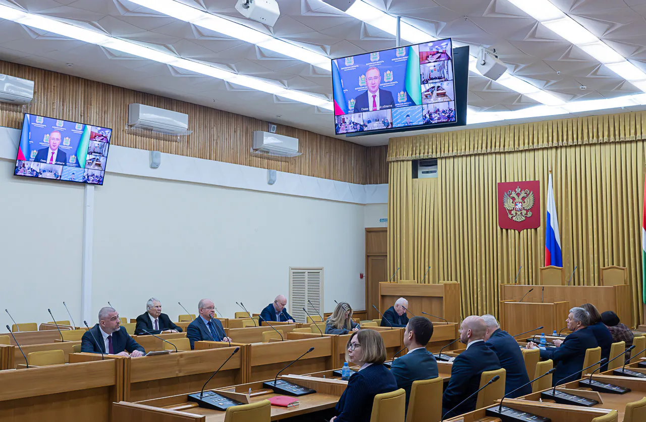 Владислав Шапша потребовал от профильных ведомств ускорить модернизацию коммунальных сетей области
