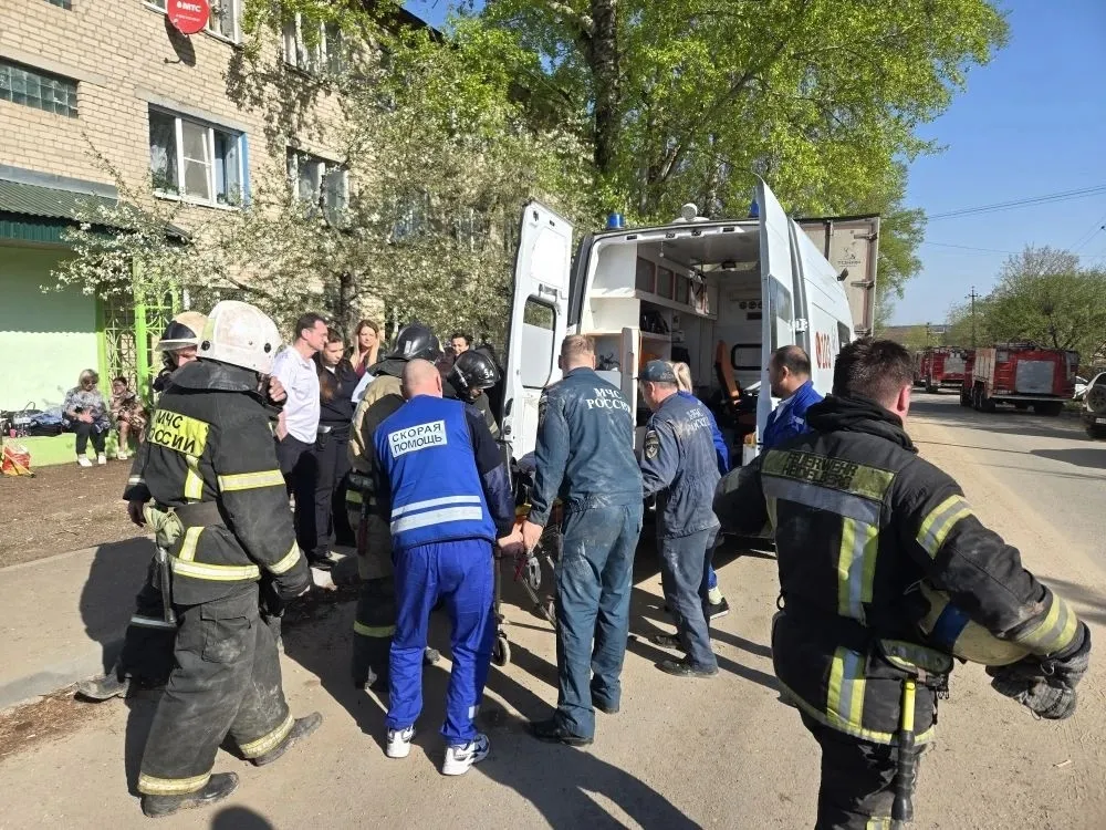 В Калужской области из-за бытового газа обрушилась часть общежития: трое пострадавших, жильцы эвакуированы
