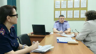 Глава калужского СК выслушал дочь фронтовика и потерпевшего по особо важному делу