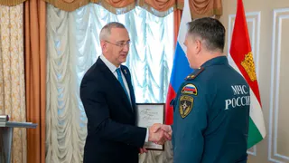 В Калужской области губернатор наградил отличившихся сотрудников полиции, ФСБ и МЧС