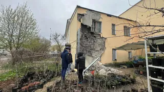 В Калуге прокуратура и СК начали проверку после обрушения части стены исторического дома на Воскресенской улице