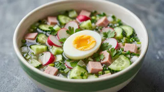 Окрошка, которая всегда получается вкусной и ядреной: мой секрет в заправке