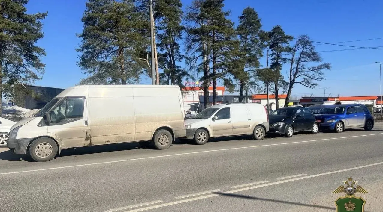 На калужской трассе произошло массовое столкновение четырех машин