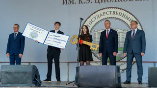 Шапша вручил первокурсникам КГУ символический ключ знаний