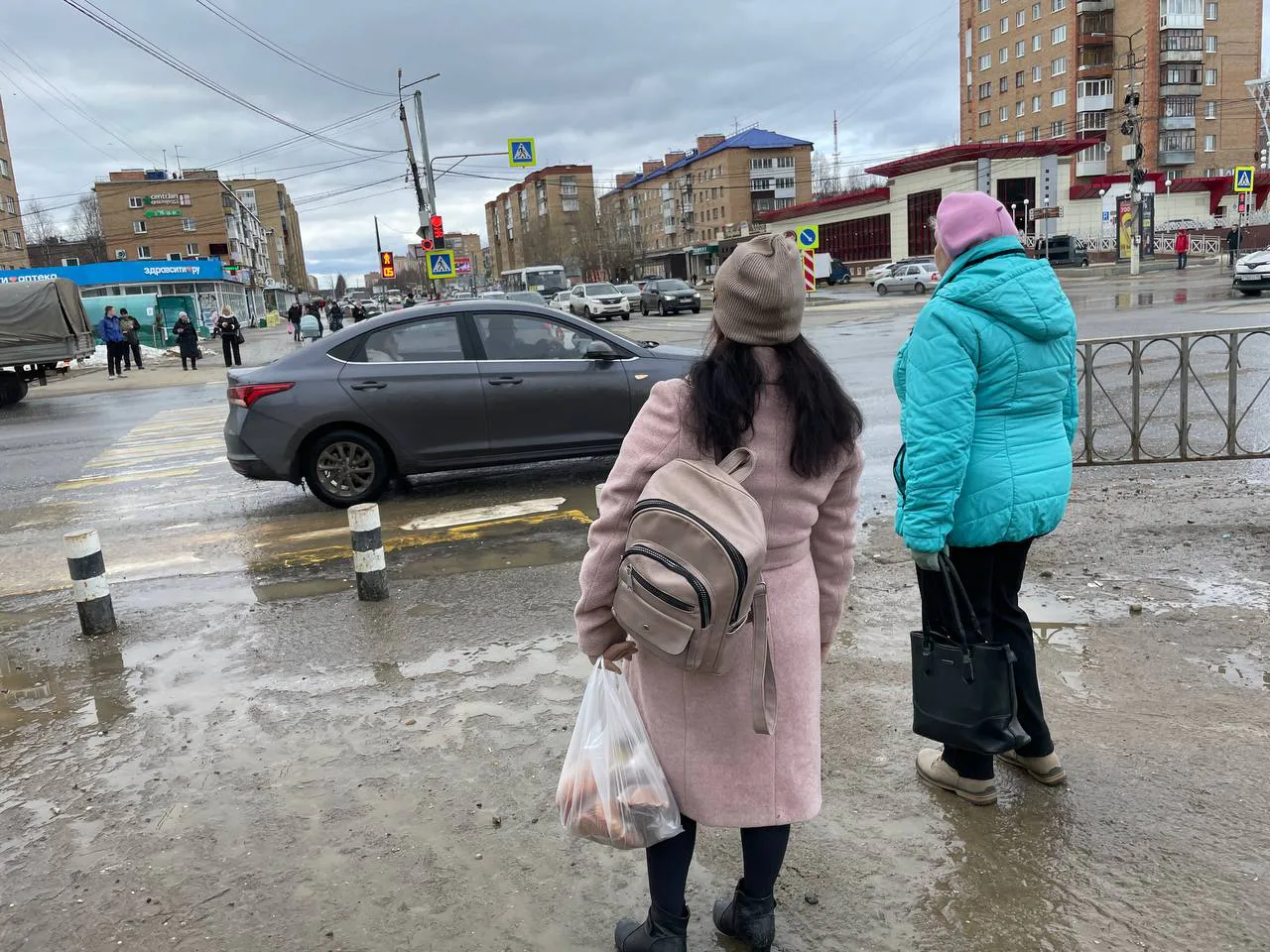Не отчуждение, а мудрость: почему с возрастом многие держатся на расстоянии и стих, который это объясняет