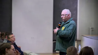 В Калуге учителям и родителям объяснили, как вовремя заметить опасность, подстерегающую подростков