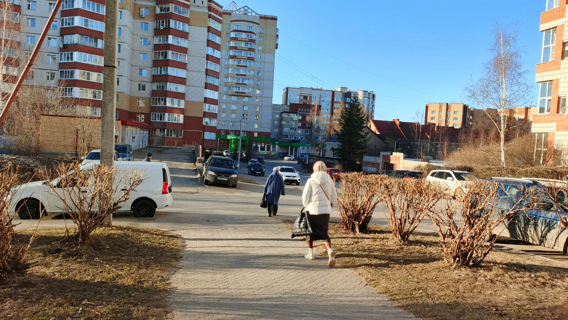 В апреле Овны столкнутся с бурей эмоций, а Раки поверят в любовь - гороскоп для всех на месяц