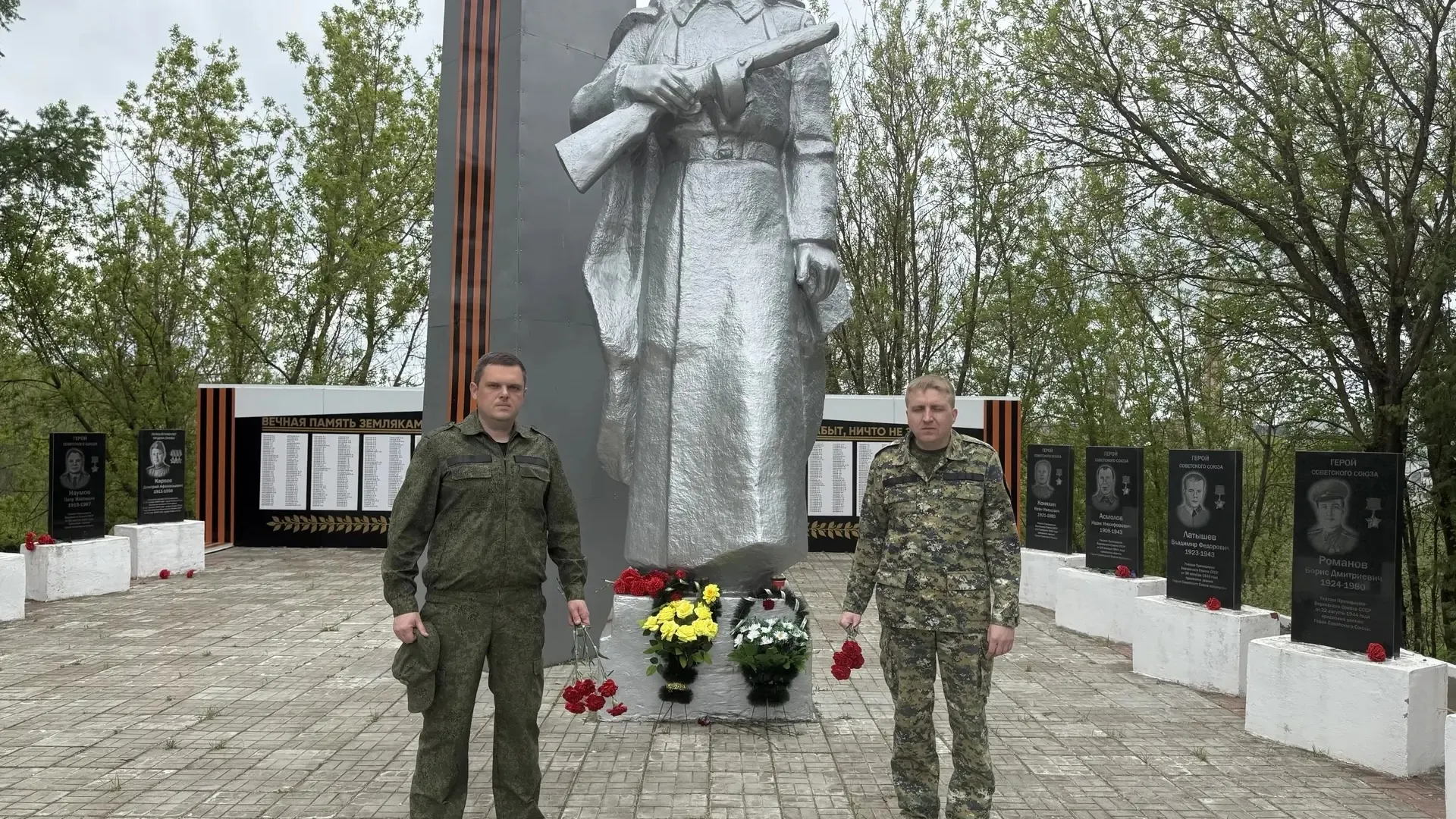 Память в граните и цветах: следователи Калужской области привели в порядок воинские мемориалы