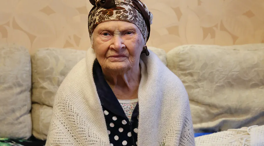 В Калуге поздравили со 104-летием участницу Великой Отечественной войны Анну Козьменко