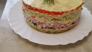 Слоеный белковый салат-торт делаю и на праздник, и просто так: полезная вкуснятина