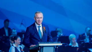 Владислав Шапша выступил на торжественном собрании в честь Дня Великой Победы в Калуге