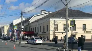 В Калуге мотоциклист без прав проехал на красный свет, сбил пешехода и врезался в электровелосипед