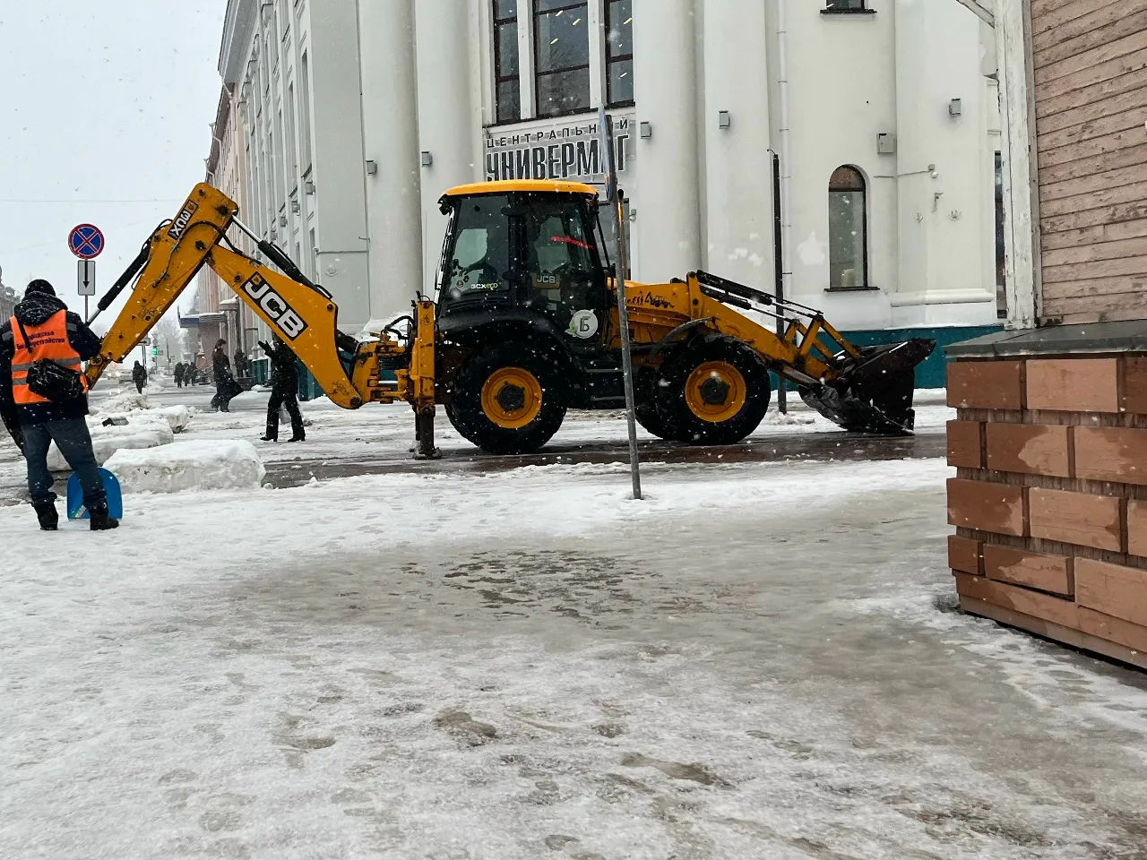 Калуга задействовала 142 единицы техники для уборки снега