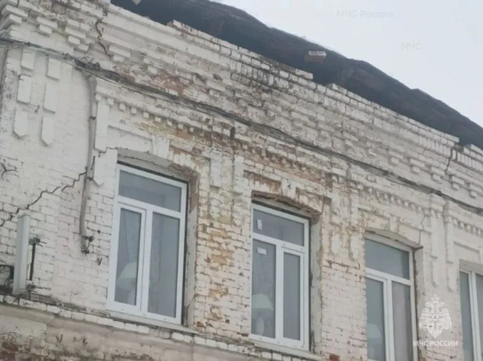 Бастрыкин потребовал доклад по факту обрушения крыши жилого дома в центре Калуги