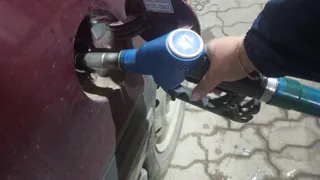 Топливный кризис добрался до частных АЗС Калужской области: власти заявили о сбоях, но успокоили водителей