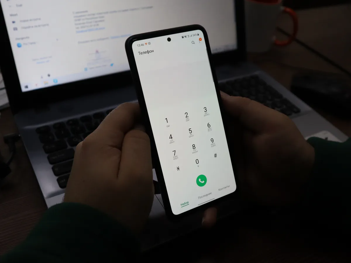 В Калуге ранее судимый мужчина похитил смартфон стоимостью 80 тысяч рублей и сдал его в ломбард за бесценок