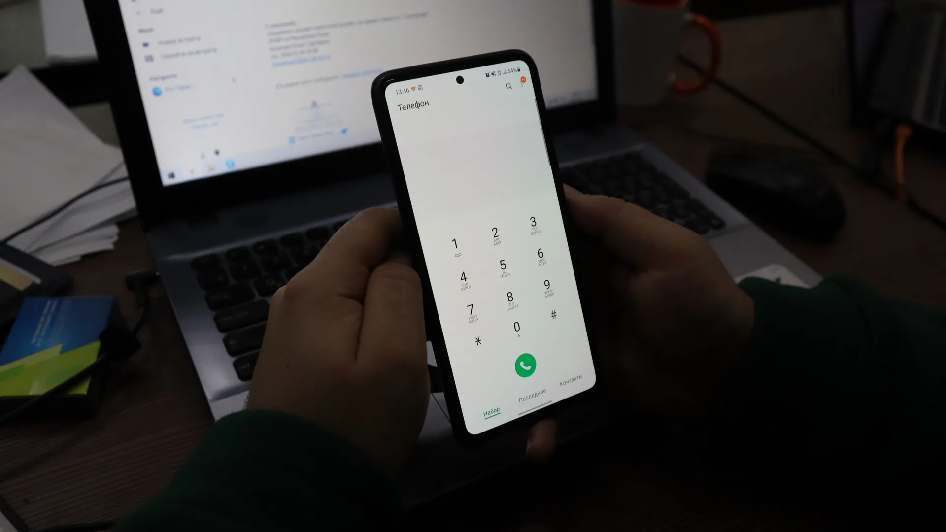 В Калуге ранее судимый мужчина похитил смартфон стоимостью 80 тысяч рублей и сдал его в ломбард за бесценок