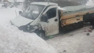 Легковушка на трассе в Калуге вылетела на встречку под «Газель»