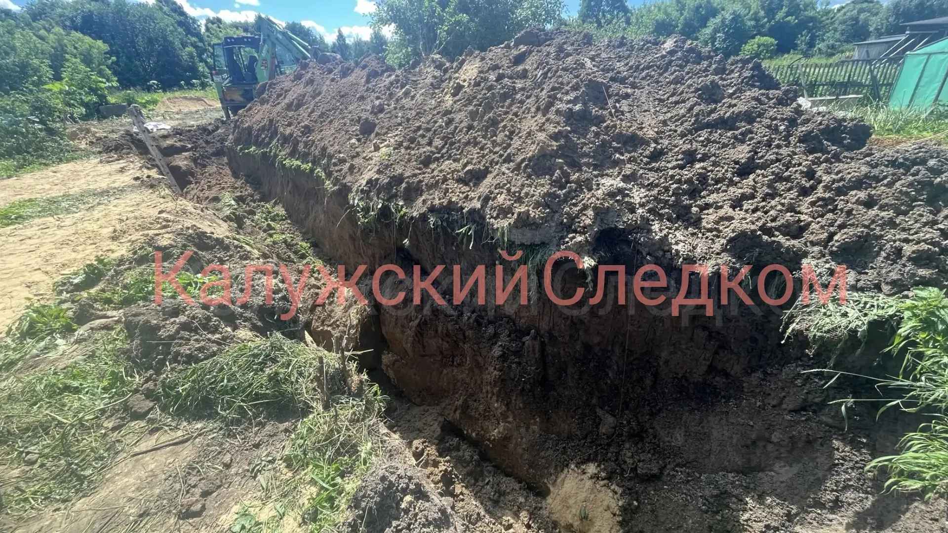 В Калужской области рабочего насмерть засыпало землёй в траншее при прокладке канализации