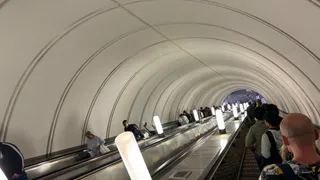 На вопрос «Как дела?» раньше мямлил что-то серое, пока не узнал 5 фраз от психолога: теперь каждый ответ работает на меня, а не против