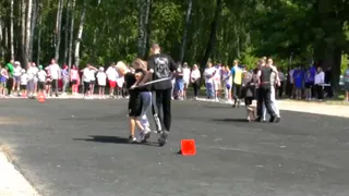 Полицейские и их семьи соревновались в ловкости и силе на фестивале в Калужской области