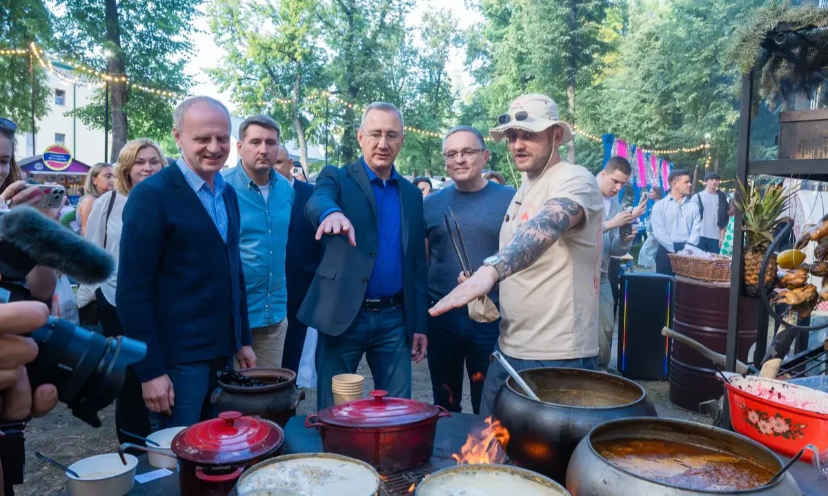"Вкусно, как в детстве": Владислав Шапша оценил фестиваль "Калуга. Улица. Еда"