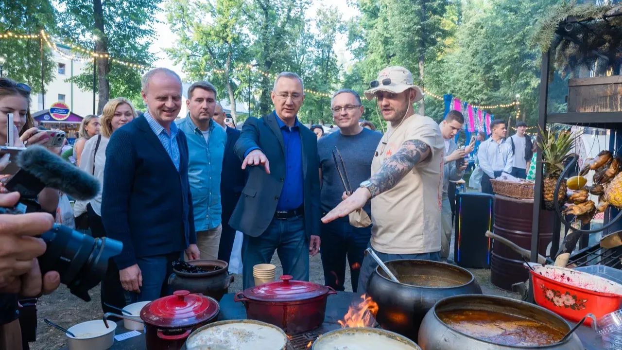 "Вкусно, как в детстве": Владислав Шапша оценил фестиваль "Калуга. Улица. Еда"