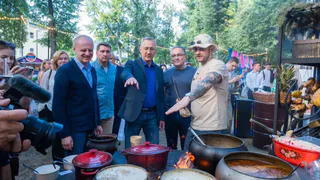 "Вкусно, как в детстве": Владислав Шапша оценил фестиваль "Калуга. Улица. Еда"