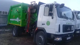 Коммунальные службы Калужской области получили новые мусоровозы 
