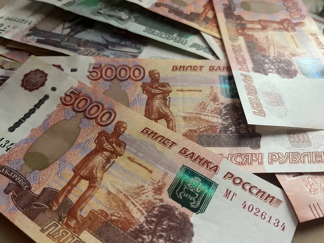 В Калужской области зарплаты бюджетников привели в соответствие с майскими указами
