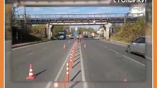 НА УЛ. ЗЕРНОВОЙ УСТАНОВИЛИ РАЗДЕЛИТЕЛЬНЫЕ СИГНАЛЬНЫЕ СТОЛБИКИ