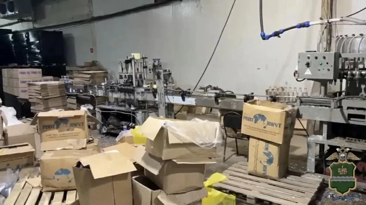 Подпольный алкозавод накрыли в Калуге: изъято 220 тысяч бутылок палёного коньяка
